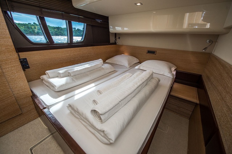 Zweibett Kabine mit verstellbarem Bett